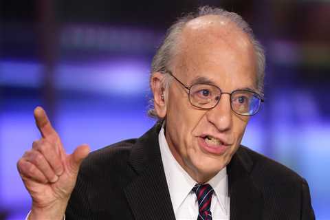 Wharton professor Jeremy Siegel says bitcoin has replaced gold as an inflation hedge for millennials